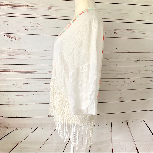 Takara Women Medium White Boho Fringe Kimono - Picture 3 of 8